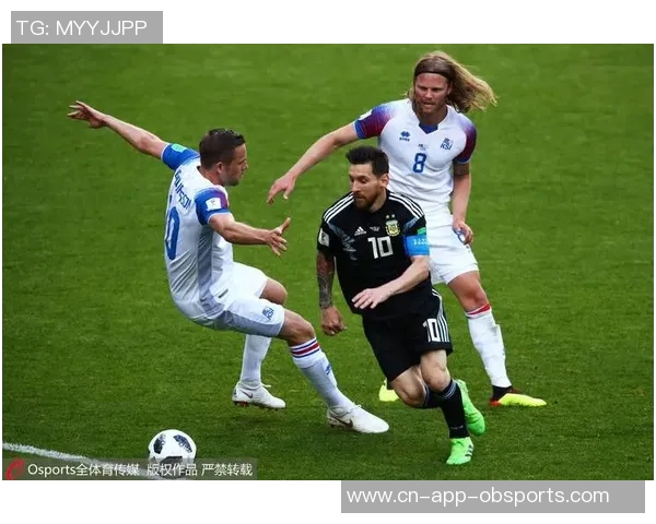 土耳其双星闪耀难救主135亿期待世界杯之路艰难 土耳其双星闪耀难救主135亿期待世界杯之路艰难