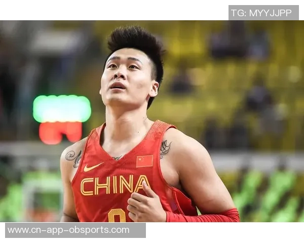 赵睿身穿宏远训练服备战全运会展现时光倒流的独特魅力 赵睿身穿宏远训练服备战全运会展现时光倒流的独特魅力