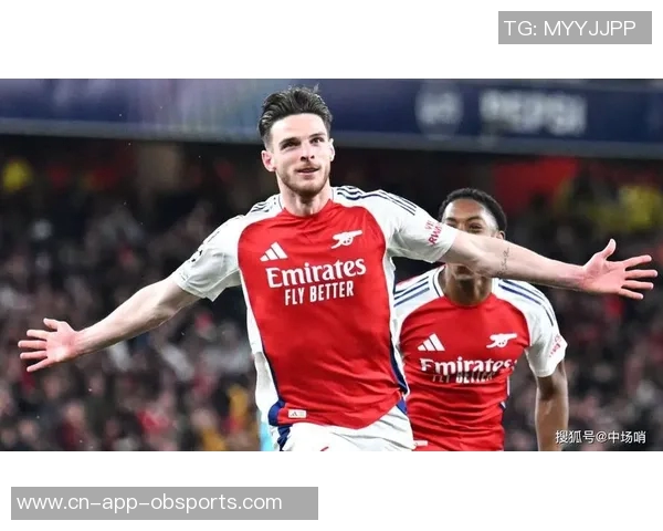阿森纳球员提前布局拦截战术在中场线前的精彩表现 阿森纳球员提前布局拦截战术在中场线前的精彩表现