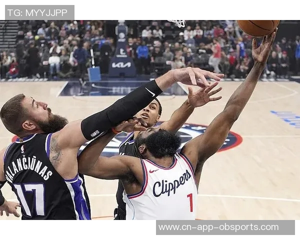 哈登绝杀莱昂纳德瞬间回顾压哨中投险胜的精彩时刻