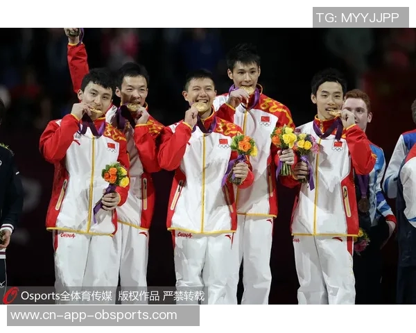 阿贾戴荣获三项大奖四年三冠荣耀无限手套庆祝夺冠游行 阿贾戴荣获三项大奖四年三冠荣耀无限手套庆祝夺冠游行